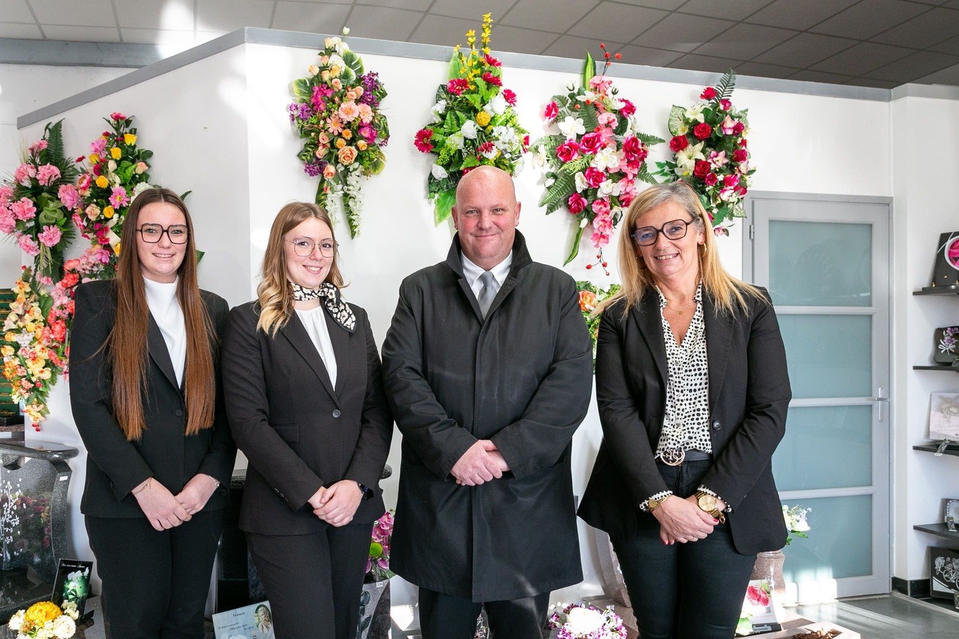 employes au magasin funeraire